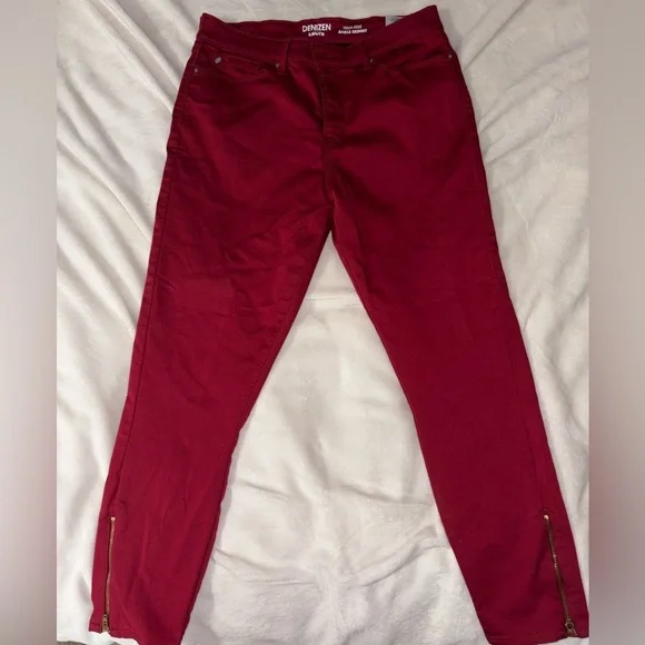 Denizen from Levi's Red Pants - Picture 1 of 5